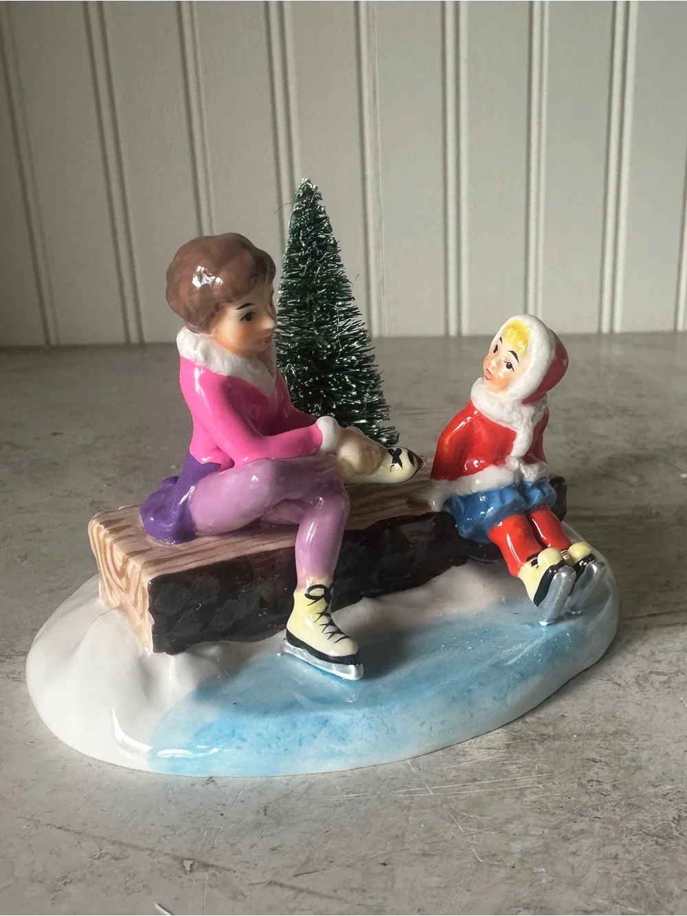 Dept 56 Snow Village Skating Fun 4020225 Christmas Village Accessory w Box 2011